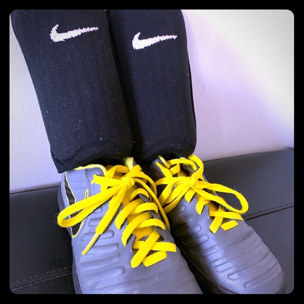 Nike Kids LegendX 7 Club IC Soccer Size: 3.5 Y